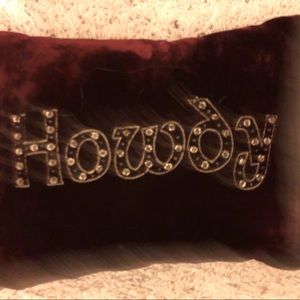 Howdy velvet pillow